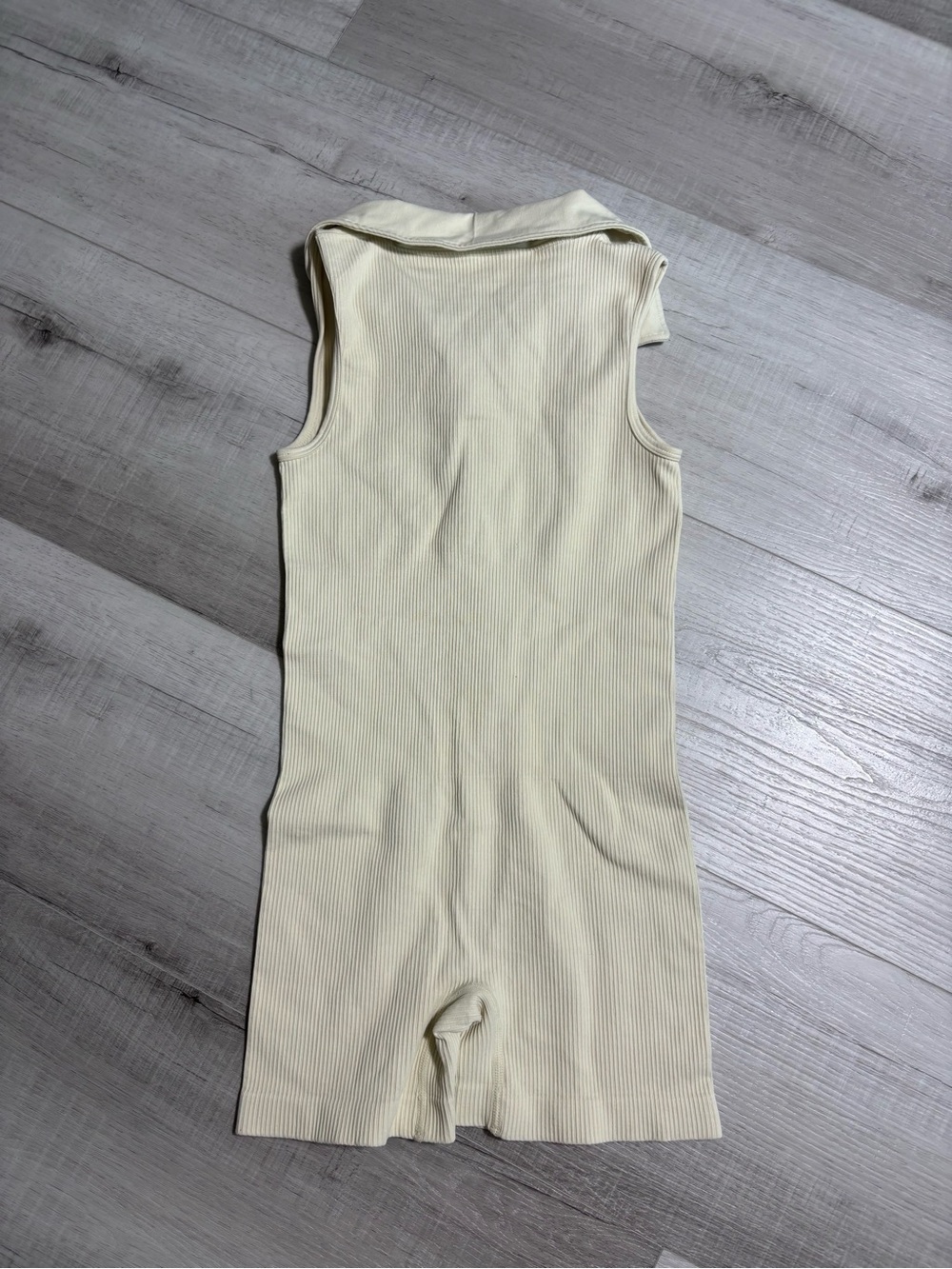 OQQ Ribbed Collared Bodysuit Snap Front Cream Small - Picture 8 of 9